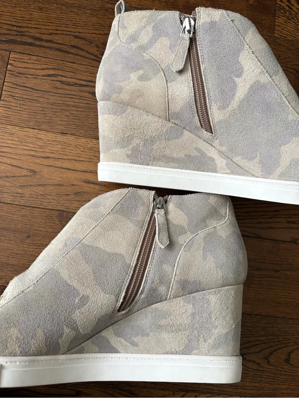 Linea Paolo Beige Gray Camouflage Suede Wedge Booties Size 13